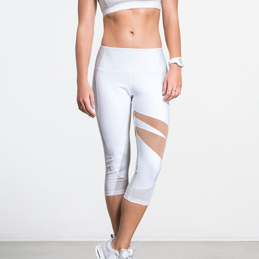 NWT White IntelliSkin Illusion Capri - Phoenix